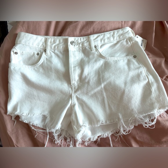 NWT FREE PEOPLE CUT OFF DISTRESSED
WHITE DENIM BUTTON FLY SHORTS SIZE 31 - Picture 1 of 4